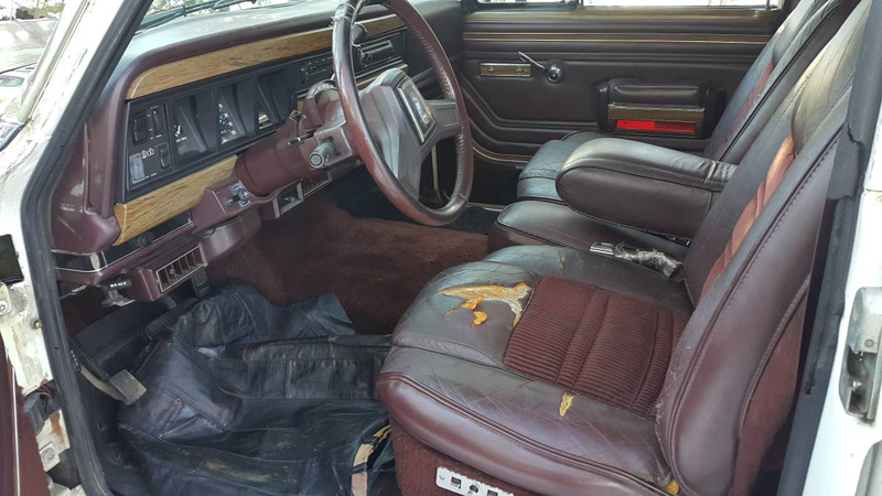 Illustration for article titled At $4,700, Is This 'Frame Up' Restoration 1989 Jeep Grand Wagoneer a Letdown?